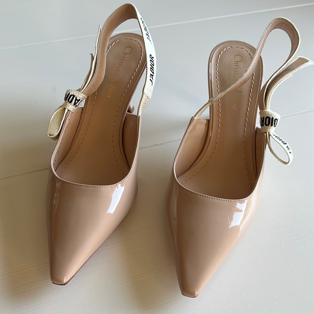 Christian Dior J'ADIOR SLINGBACK PUMP
Nude Patent Calfskin